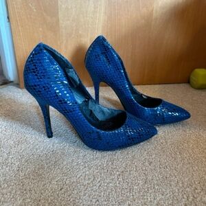 Steve Madden blu heels